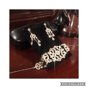Elegant Crystal Choker Necklace Set